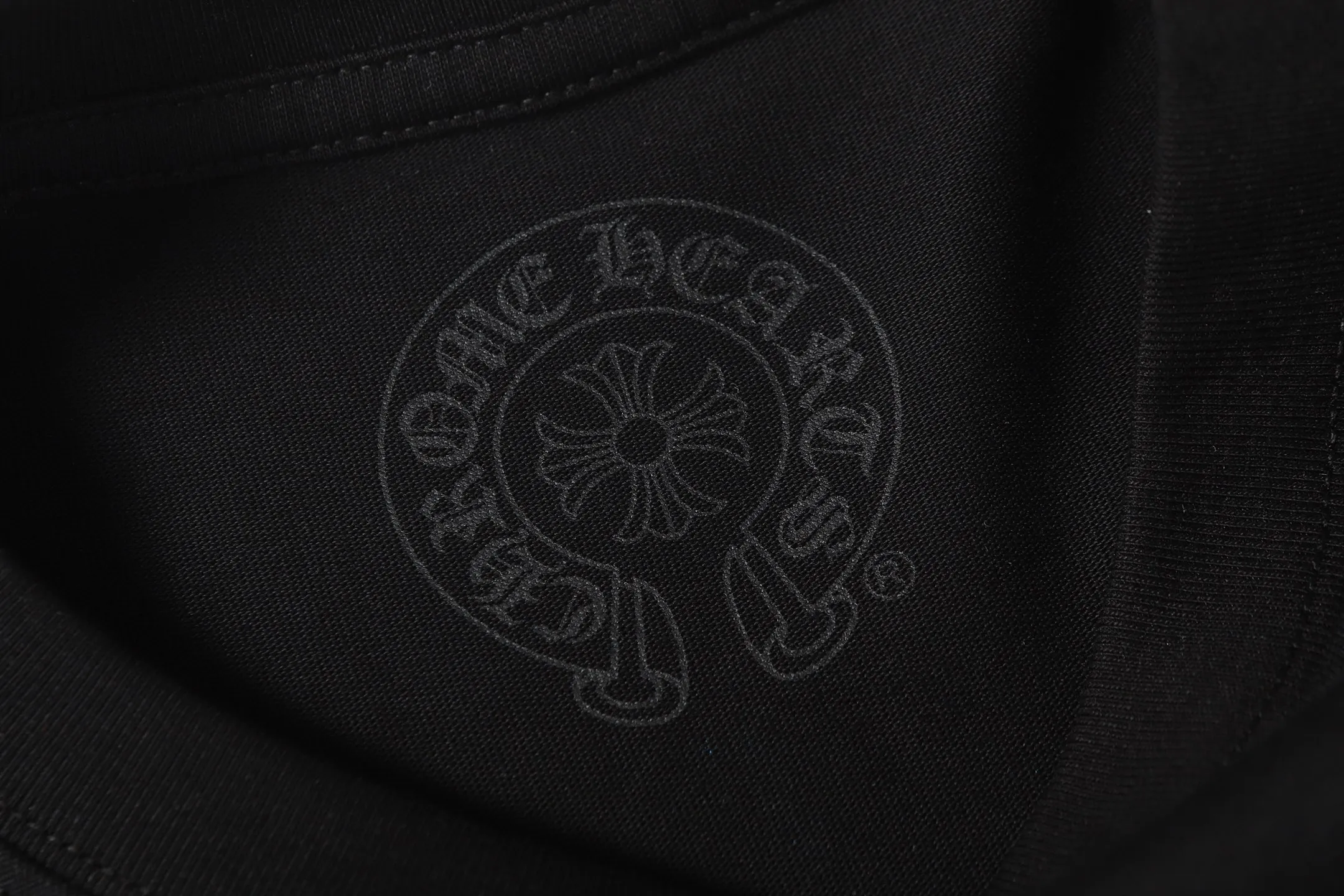 P160 Cross-border model, please do not place an order if you pursue quality - Chrome Hearts/Chrome Heart Sanskrit Cross ✝️ printed popular long-sleeved T-shirt - High weight, high density and high quality. The wool is soft, delicate and skin-friendly. It feels soft and silky. It has excellent warmth and skin-friendly properties. - Customized weaving and dyeing, no color difference, no matter the fabric or workmanship details, beat the ordinary version on the market -Colour: black white -Size: S M L XL